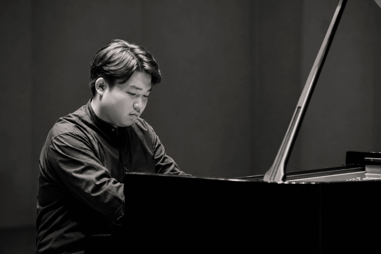 Yiheng Wang — performance photograph